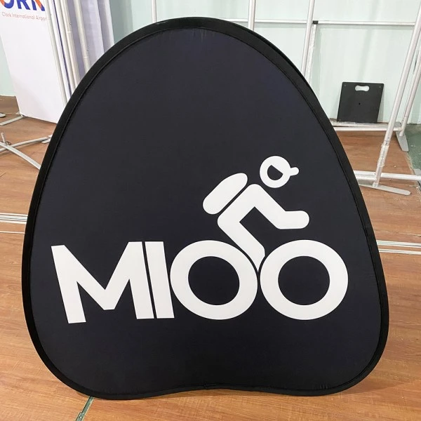 Üçbucaq pop-up pankart